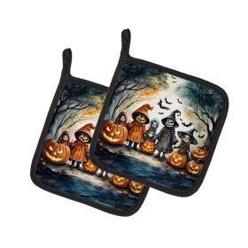 Trick or Treaters Spooky Halloween Pair of Pot Holders Kitchen Heat Resistant Pot Holders Sets Oven Hot Pads for Cooking Baking BBQ, 7 1/2 x 7 1/